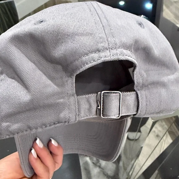 Nike Light Gray Cap with White Logo - Picture 3 of 7